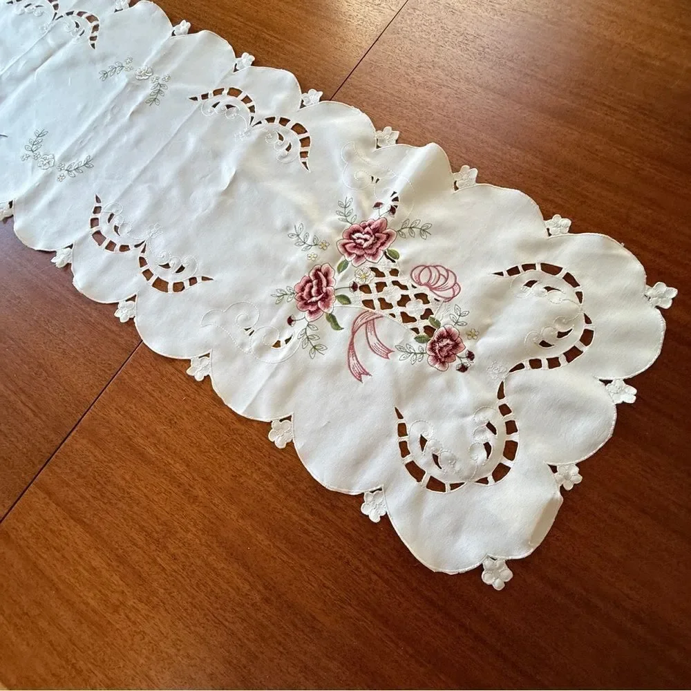 Vintage Doily Style Table Rubber With Embroidered Pink And Green Flowers 57”x15”
